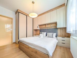 Rymarska Spacious Apartment by BookingHost