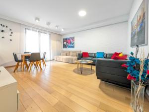 Rymarska Spacious Apartment by BookingHost