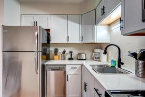 Pets Ok with Free parking and Dishwasher on Willy Street
