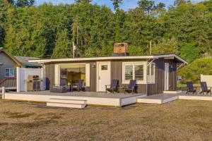 Beach Access, Deck Waterfront Whidbey Island Home