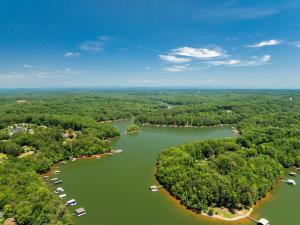 Blue owl Lakefront Cabin Hot Tub Mini Golf Fire Place Petfriendly