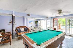 Steps to Shore Condo with Balcony in Port Aransas