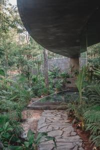 Kataluum- Luxurious Eco-chic PH with pool