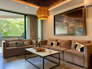 Kataluum- Luxurious Eco-chic PH with pool