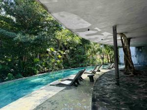 Kataluum- Luxurious Eco-chic PH with pool