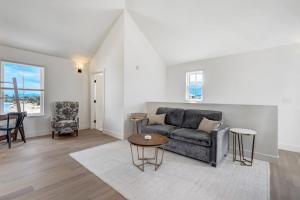 Whitewater Peak - Cozy Retreat with Scenic Views