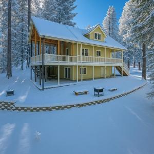 Cabin At The Creek Family Fun Starts Here! - 4hvězdičkové hotely ve městě Shaver Lake