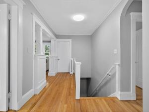 Vintage 5BR apt in Boston with Free Parking