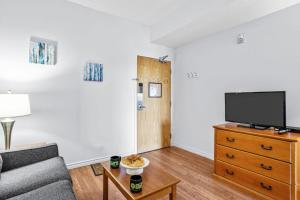 Stylish 1BR Haven in CanmoreDT near Banff Sleeps 4