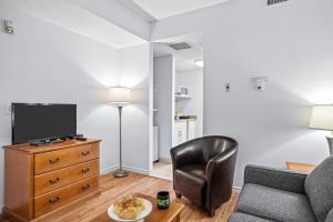 Stylish 1BR Haven in CanmoreDT near Banff Sleeps 4