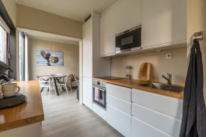 Cozy Central Apartment - Unique Wall Paintings