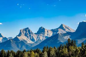 Gateway Suites near Banff