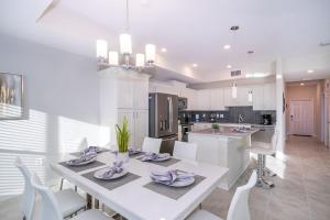 Modern Condo Near Disney