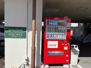 彦根びわこホテル裏のマンション 一室貸し切り50台無料駐車場付き台所あり自転車貸出可 BbQ可 ペット同伴可