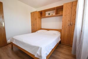 Apartments with parking space Banjol, Rab - 14134