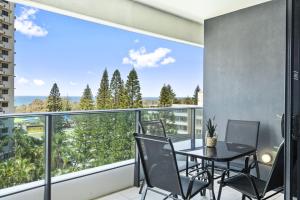 1 Bedroom Study Unit in Broadbeach - NO PARKING - Q Stay