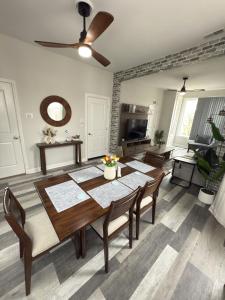 Stylish 2Bedroom Apartment w Games & Free Parking