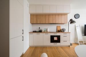 Jerozolimskie Modern Apartment by BookingHost