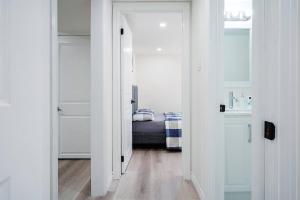 Bright & Cozy Home in the GTA (Basement Apartment)