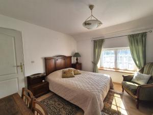 Spacious Family Home Near the Sea