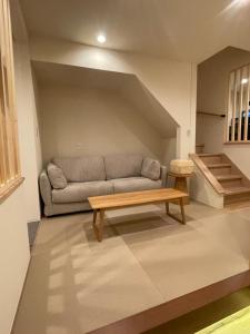 8名様で貸切可能,駅まで徒歩1分!陶器浴槽で旅の疲れを癒せます!