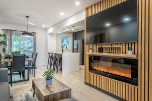 FREE PARKING PRIME LOCATION NEW MODERN CONDO