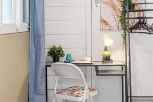 Boutique Single Room - Centrally Located at Granville -In Courtyard - Shared Bathroom & Kitchen