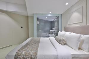 Hotel Golden Tower At Delhi Airport