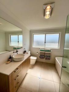 Coastal beach house in Burrill Lake 5 bedrooms