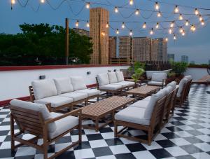 MIRANAMIN NEST Elegant Home, Indoor Plunge Pool, Pet-Friendly, with Rooftop, Kitchens, Self-Service Breakfast - Ideal for Reunions, Team Building, Intimate Gatherings