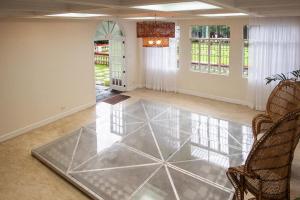 MIRANAMIN NEST Elegant Home, Indoor Plunge Pool, Pet-Friendly, with Rooftop, Kitchens, Self-Service Breakfast - Ideal for Reunions, Team Building, Intimate Gatherings