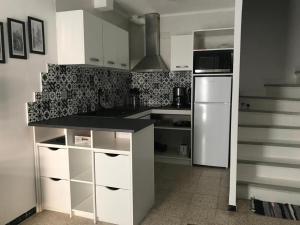 Escapada en Roses: Confort, Terraza & Piscina Común - ES-258-157