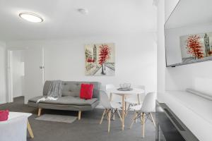 Charming Maning Ave - 2 Bedroom Unit in Sandy Bay