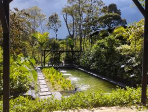 Madremonte Santa Elena finca con cabaña para 2 con piscina natural