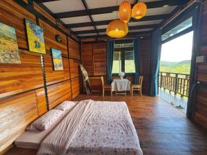 Nhà Dưới Đồi Homestay