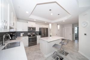 3120-201BB STOREY LAKE, CONDO 32 GARDEN VIEW