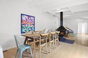 An Entertainers Oasis - Fun Home with Pool Table, Arcade Game, Basketball Ring