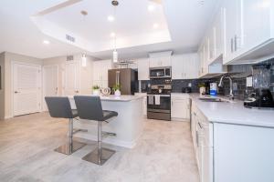 3131-108FV STOREY LAKE, CONDO 32 LAKE VIEW