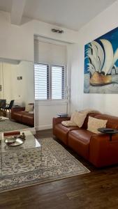 Heart of Sydney CBD Chic One Bedroom Apartment with Pool on Bridge Street