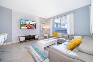 212BA TOWNHOUSE 4 BEDROOMS & 3 BATHROOMS + POOL