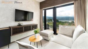 Wonder Hill - bajkowy widok na góry i zalew, strefa wellness na terenie kompleksu