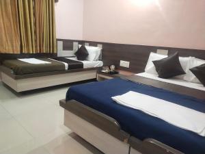 Hotel Sai Laxmi- Walkable Distance from Sai baba Temple