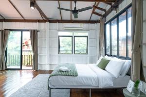 Patio Na Thapae, 5 mins walk to Thapae gate