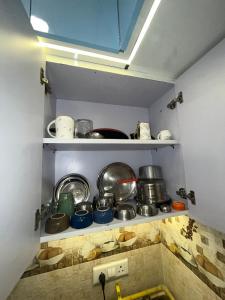 2 BHK fully furnished guest apartment - ghaziabad