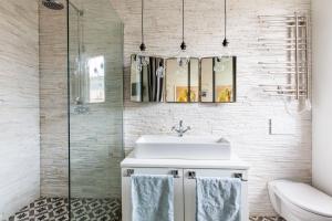 MONTMARTRE ROMANTIC, Bed & Breakfast - Paris