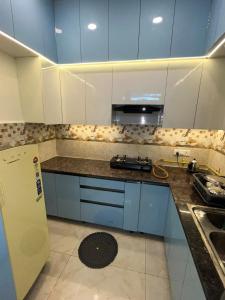 2 BHK fully furnished guest apartment - ghaziabad