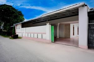 Hotel O Medan near Sun Plaza formerly Medan Baru House