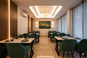 Hotel Leeef Ninee Hotel in Sector 23, Near Udyog Vihar