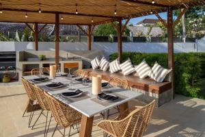 6BR Canggu: Chef, Lap Pool, BBQ,Near Beach & Finns