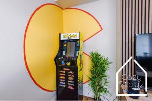 Spacious 3 Bed with Pac-Man, Darts and 2 Parking spaces